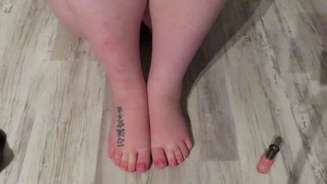 Painting Toes with Foot Worship 4K video from AnnaBubbly