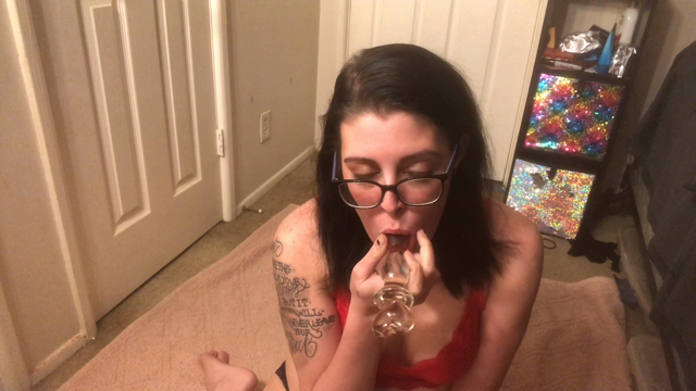 New Toy Tryout: GLASS HEART DILDO video from Cassidy Love