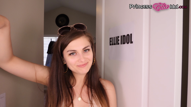 IDOL FAN CLUB WINNER GETS A FACE FULL OF FARTS video from Ellie Idol