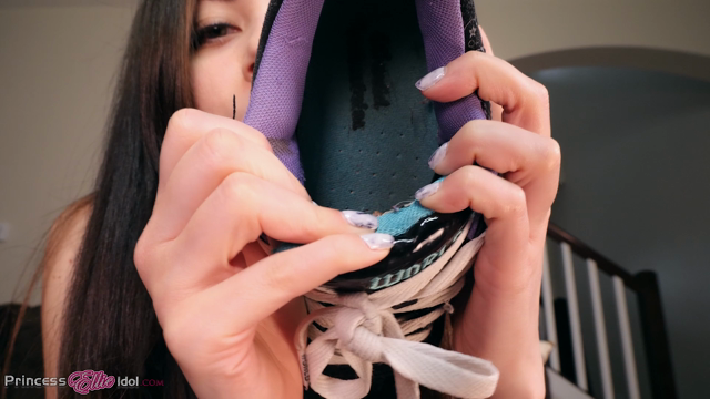 JERK TO MY WELL WORN SKATER SHOES video from Ellie Idol