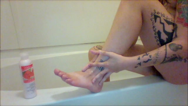 Cleaning Dirty Feet video from Espi Kvlt