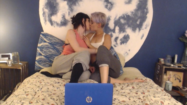 netflix and chill g/g tinder date makeout video from Fapcakesenpai