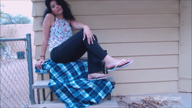 Cr.ush Leaf Destroy & Dangle video from Goddess Aaliyah
