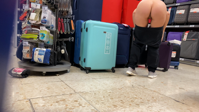 Dropped my sweatpants in Walmart video from Iviroses