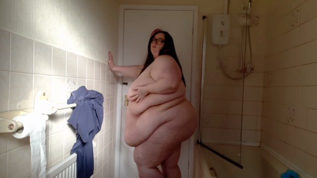 BBW NAKED BATHROOM STRIP JIGGLE FAT video from SSBBWLadyBrads