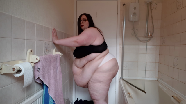 OUT OF BREATHE SSBBW BELLY JIGGLE WIGGLE video from SSBBWLadyBrads