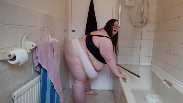 BBW EXERCISE IN BRA & THONG IN BATHROOM video from SSBBWLadyBrads