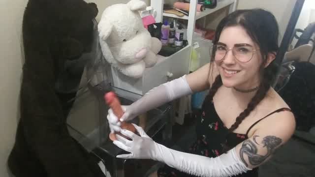My first glove fetish vid video from Lilredvelvet