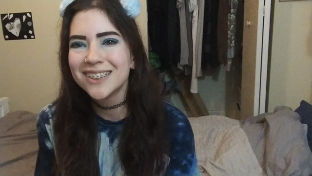 My first gum fetish vid video from Lilredvelvet