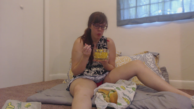 Extreme Feederism: Devouring my Foot long video from LindzyLuv