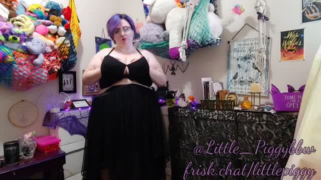 Goth girlfriend strip tease video from Little Piggy