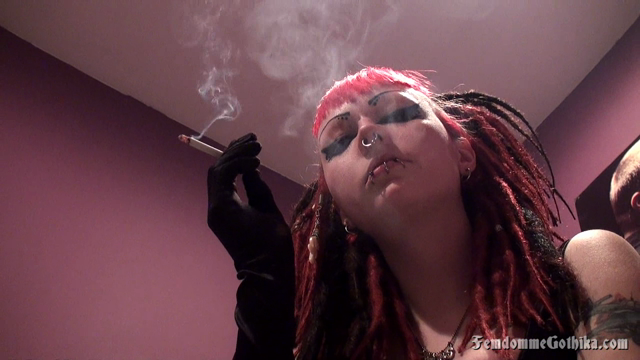 I Love to Smoke! video from Madame Xavialune