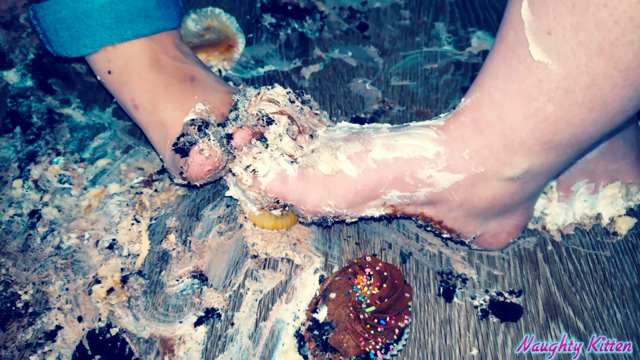 bbw cupcake smash 4k video from Naughty Kitten