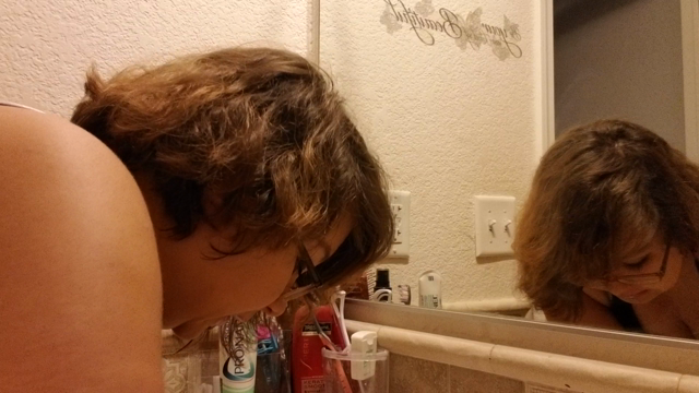 Onyx brushes her teeth video from Onyx