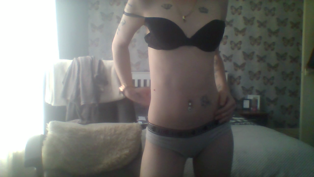 Strip tease & Pussy Play video from Roxie-Da-Boss