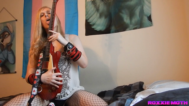 Guitar Worship & Titjob video from Roxxie Moth