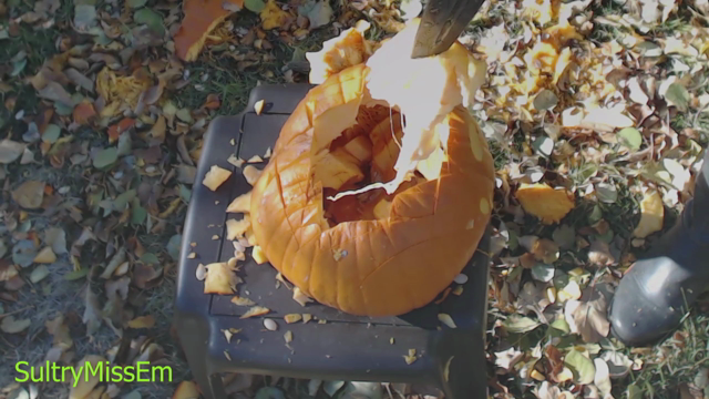 Pumpkin carving Domme style video from SultryMissEm
