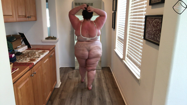 BBW Catwalk and Striptease video from Summer Marshmallow