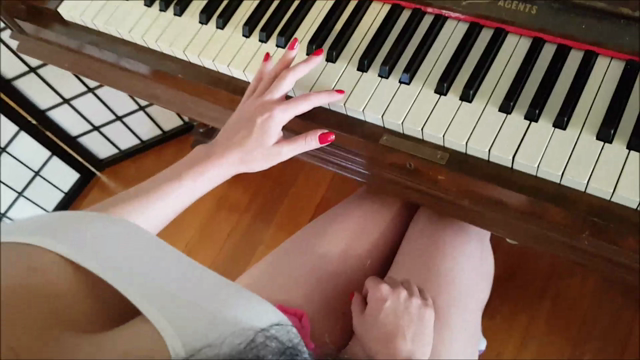 Jades First Piano Lesson video from TheJadeStyles