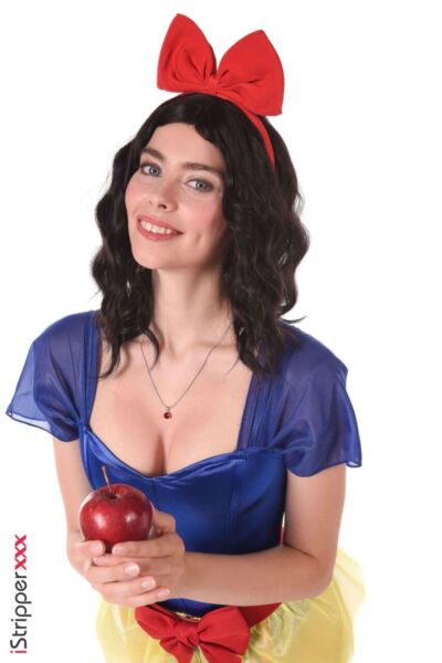Cosplay Ukrainian girl Alissa Foxy is waiting for a prince Image #3