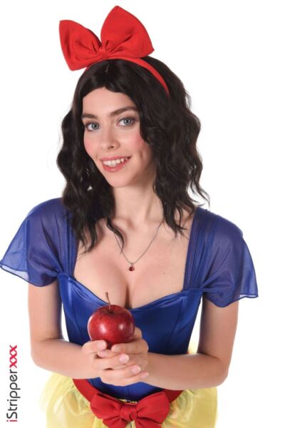 Cosplay Ukrainian girl Alissa Foxy is waiting for a prince Image #2