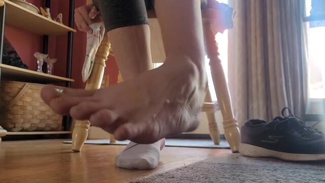 Smelly Jogging Sneakers video from Goddess Thyra