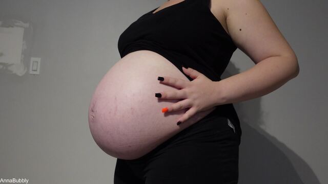 39 Weeks Pregnant Belly Rubbing video from AnnaBubbly