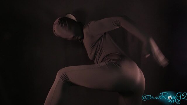 Zentai Spankings video from BlackxRose92