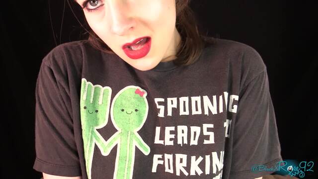 Housewife JOI video from BlackxRose92