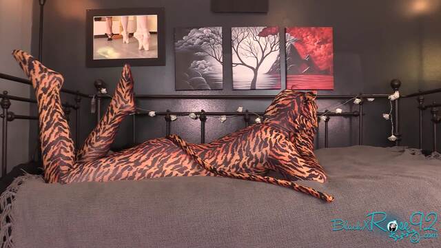 Kinky Kitty Zentai video from BlackxRose92
