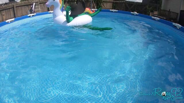 Swimming In My Green Zentai Suit video from BlackxRose92
