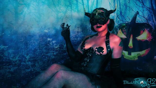 She-Demon Smokes You Out video from BlackxRose92