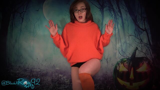 Velma's Frozen Embarrassment video from BlackxRose92