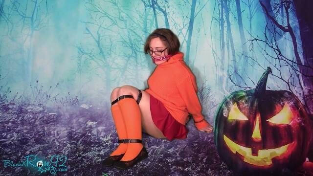 Jinkies! Velma's In A Predicament video from BlackxRose92