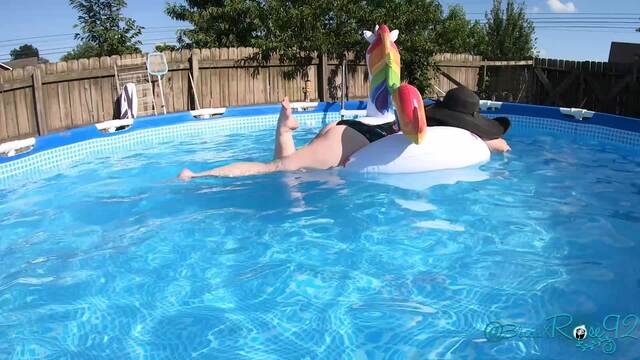 Unicorn Inflatable Floatie video from BlackxRose92
