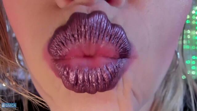 Metallic Lipstick Makeup Lips video from Petitemercy