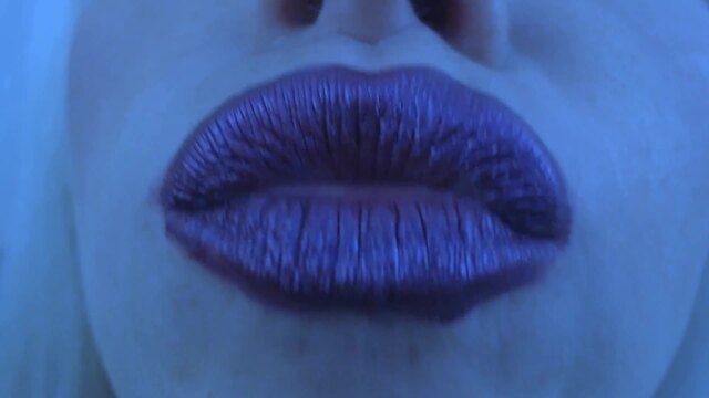 Blue Light Dark Lipstick video from Petitemercy