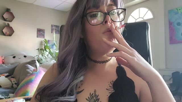 Up Close Smoking CUSTOM video from Cassidy Love
