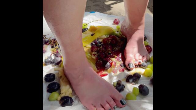 Mixed fruit crushing video from Cherry Banshee