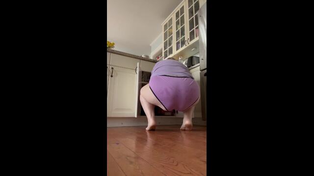 Mom notices you watching her video from GreenEyedFreakyMom