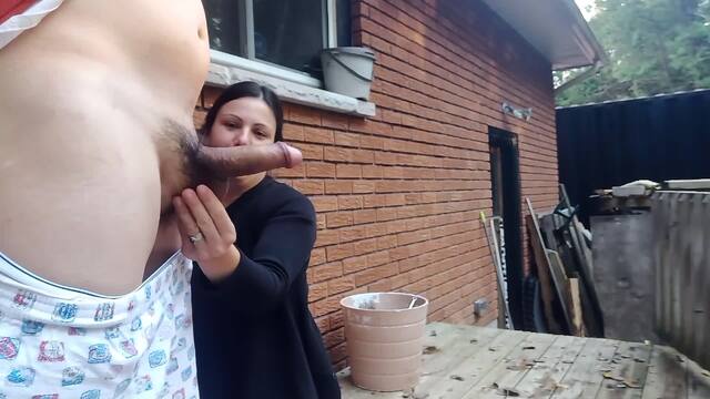 Outdoor handjob & Cumshot for our neighbor voyeurs video from DaisyCox