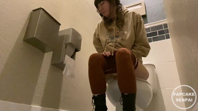 Pee Desperation Compilation 001 video from Fapcakesenpai