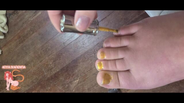 Golden Toenail Painting video from Anya Ivanovna