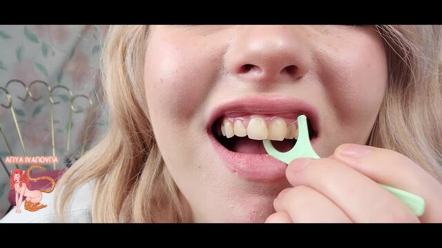 Flossing Fetish video from Anya Ivanovna