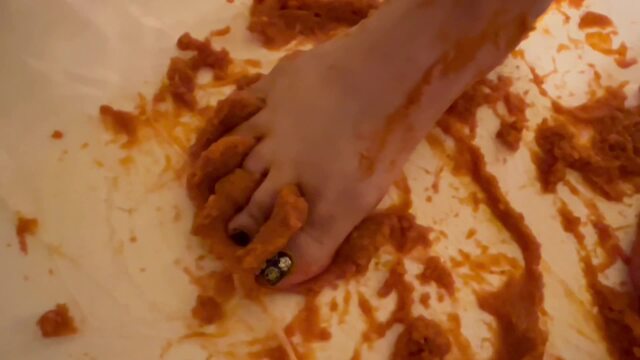 Hello Pumpkin video from Holly Delight