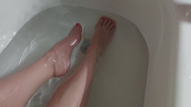 Bath N Self Pedi video from Hotwife Hannah