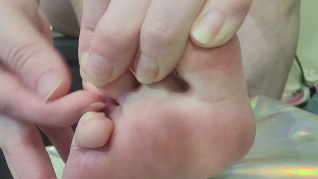 Cheerleaders Sweaty Feet video from Illianna Dahl