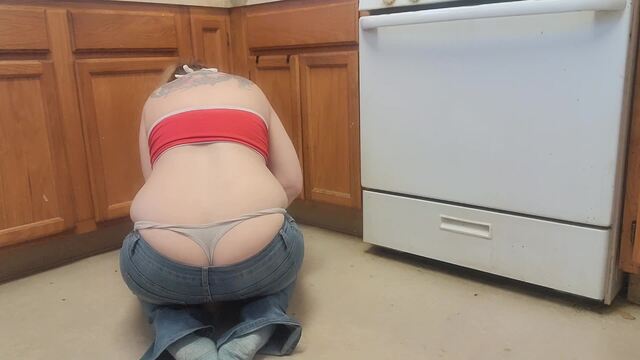 Grey Thong Ass Tease & Kitchen Clean Up video from Illianna Dahl