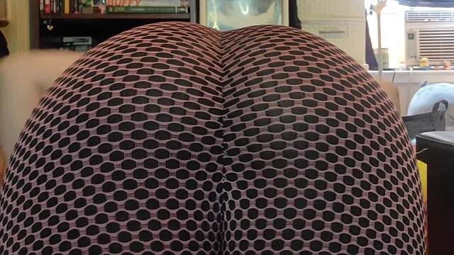 Pink & Black Diamond Yoga Pants :: Over Yoga Strip Tease video from Illianna Dahl