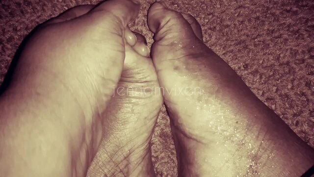 Wet Feet, Sexy Feet video from Jenna Marstars